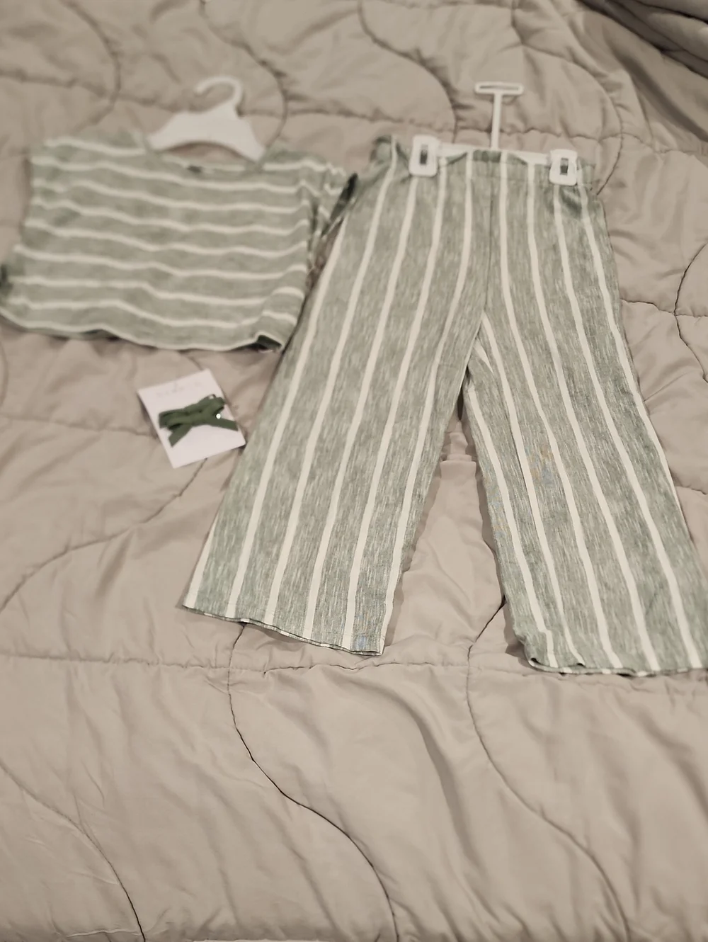 Between 2 Pc Set